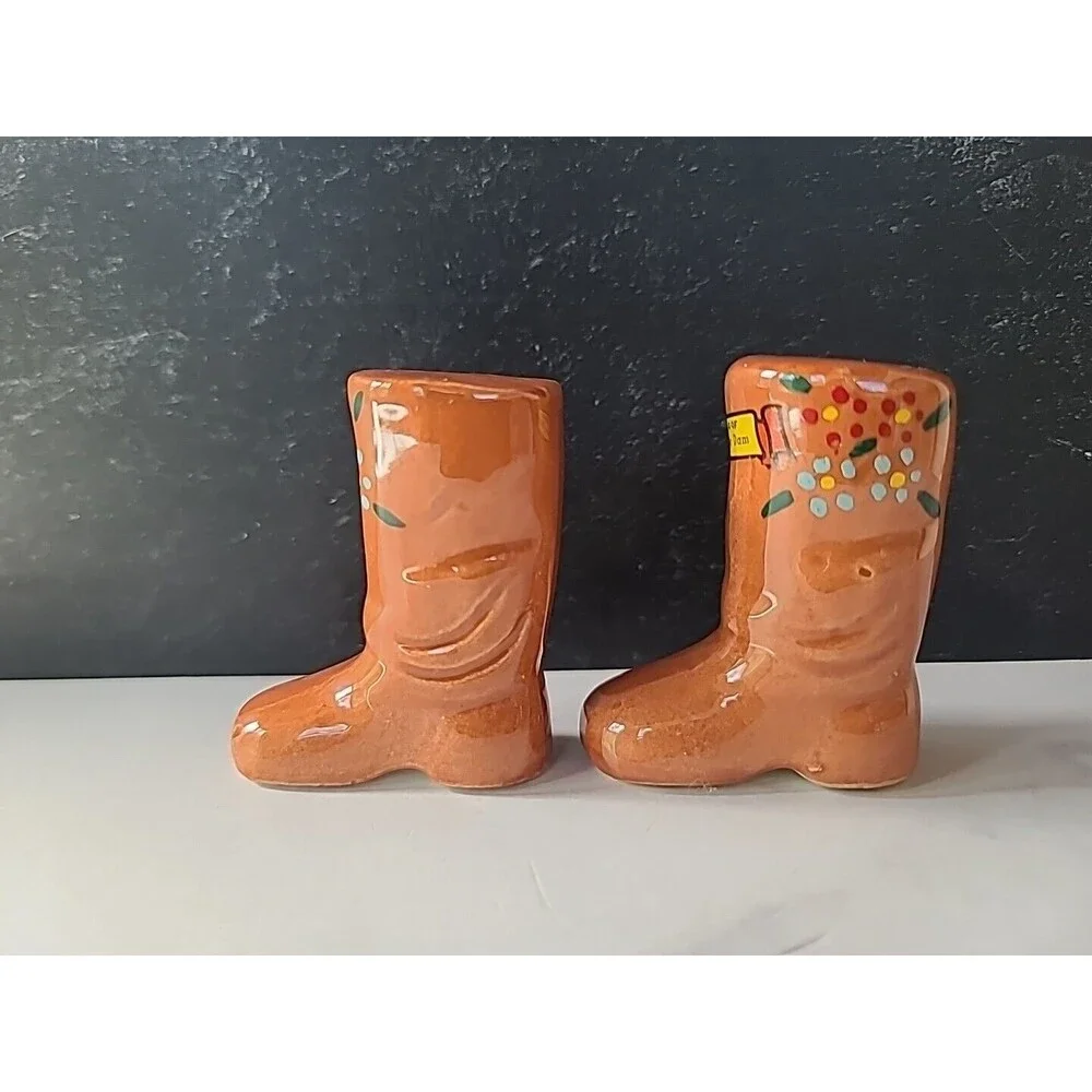 Grand River Dam Souvenir Salt And Pepper Shakers Vintage, READ